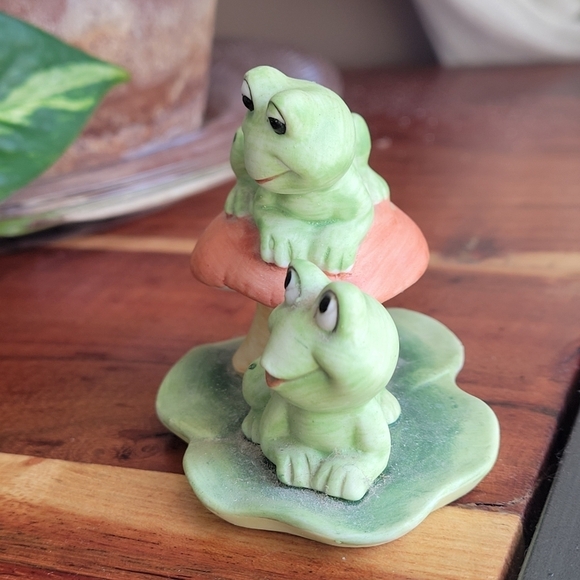 Vintage Lefton Hand Painted Miniature Frogs Figurine Mushroom Original Sticker - Picture 4 of 9